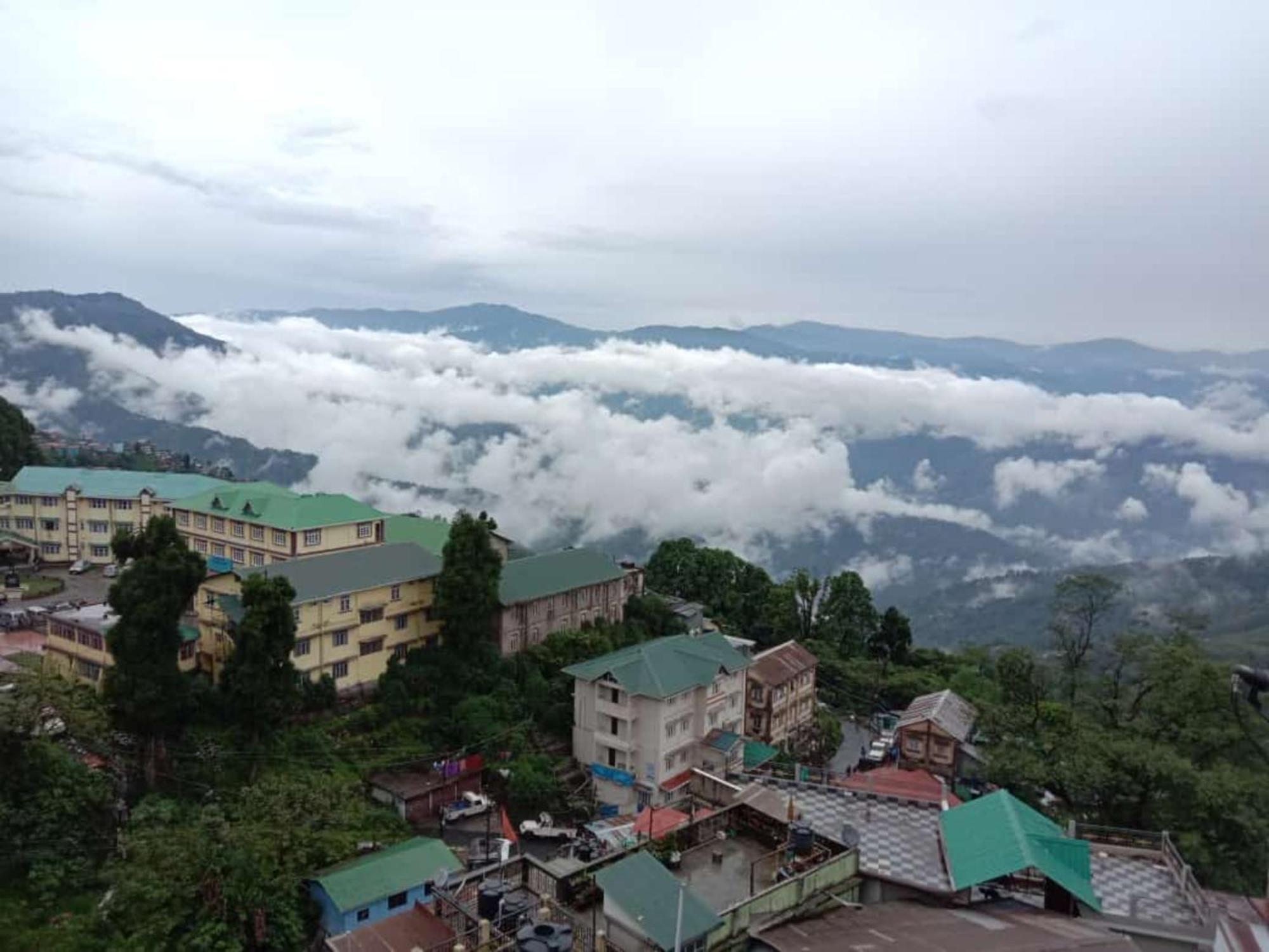 Hotel Pitstop Darjeeling - Excellent Service Recommended & Couple Friendly Buitenkant foto