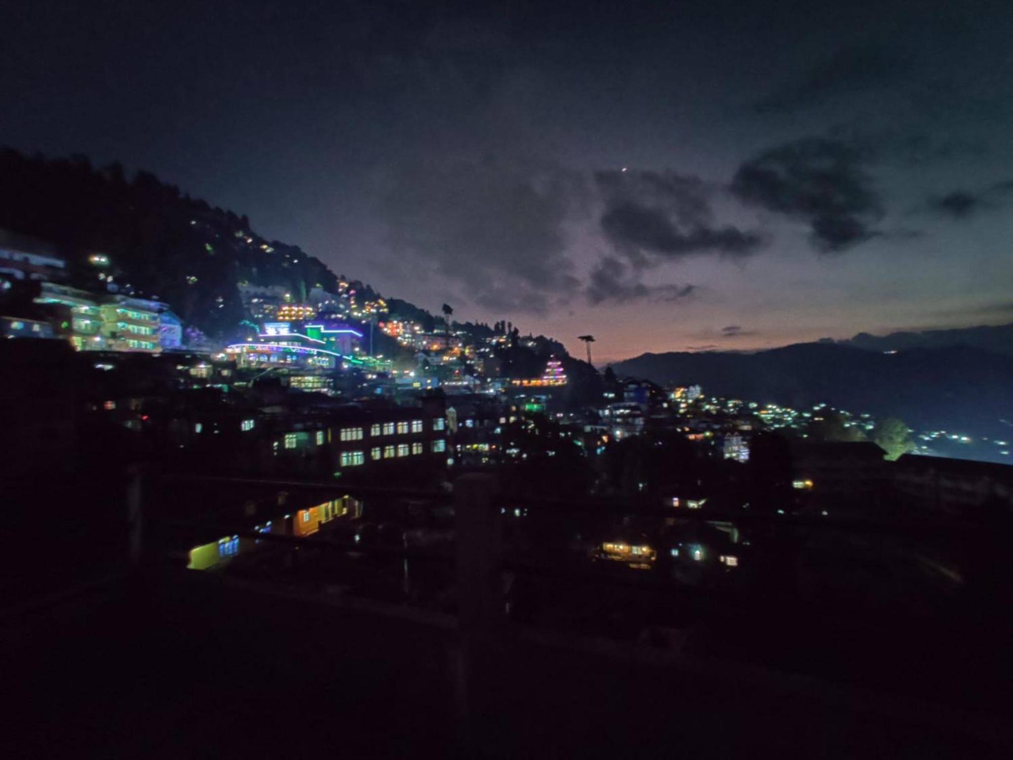 Hotel Pitstop Darjeeling - Excellent Service Recommended & Couple Friendly Buitenkant foto